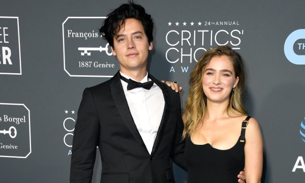 Em entrevista, Cole Sprouse e Haley Lu Richardson falam sobre o aguardado “A Cinco Passos de Você”: “Peso emocional”