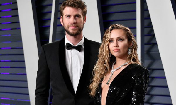 Miley Cyrus ‘hackeia’ celular de Liam Hemsworth e posta foto fofa nas redes sociais do marido