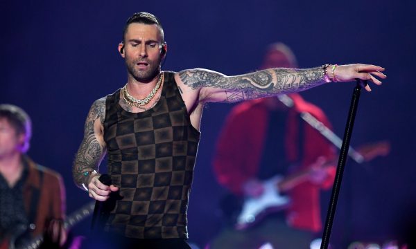 Após show no Super Bowl, Adam Levine escreve textão de agradecimento e fala sobre críticas