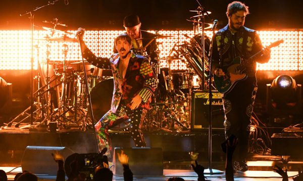 Grammy 2019: Post Malone e Red Hot Chili Peppers fazem performance alucinante de “Stay”, “Rockstar” e “Dark Necessities”; assista!