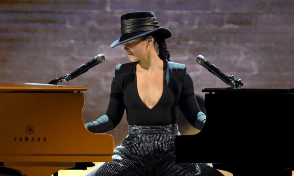 Grammy 2019: Alicia Keys dá show em dois pianos com medley cheio de hits; vem ver!