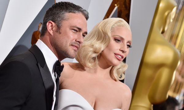 Vixe! Taylor Kinney, ex-noivo de Lady Gaga, causa ao curtir comentário sobre término do relacionamento dos dois