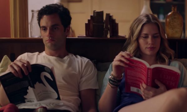 ‘Você’: Netflix divulga cenas sem narrações de Joe Goldberg e o resultado é bizarro; assista