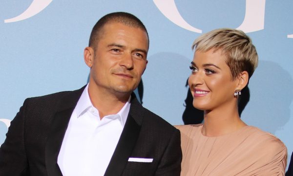 Katy Perry revela que jogou fora um dos itens prediletos do namorado Orlando Bloom sem que ele soubesse; entenda o motivo