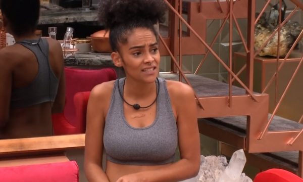 BBB 19: Gabriela comete infração grave e perde 50 estalecas; veja vídeo