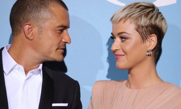 Katy Perry dá detalhes do pedido (grandioso e atrapalhado) de casamento de Orlando Bloom e revela que um hambúrguer (!) uniu o casal — assista!