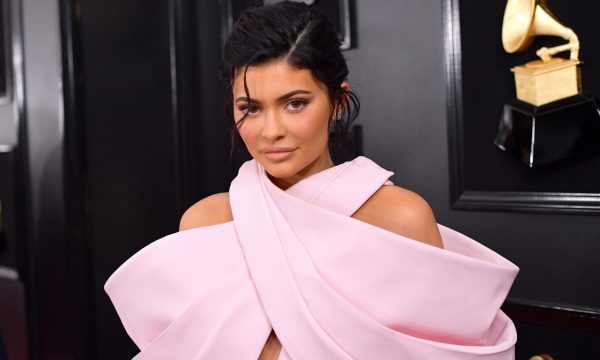 Seguidores apontam sujeira em parede de Kylie Jenner, e ela explica: ‘É ouro’; veja a foto