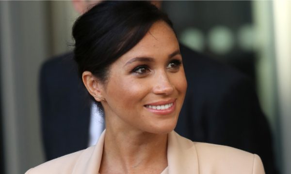 Amigas íntimas de Meghan Markle se pronunciam pela primeira vez, desmentem tabloides e falam sobre “bullying global” contra duquesa