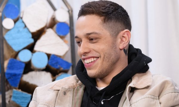 Pete Davidson faz nova tatuagem, bastante inusitada! Confira