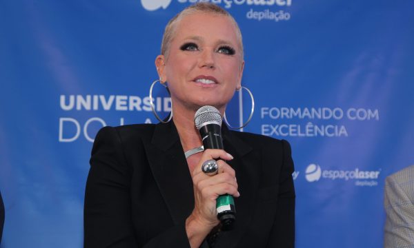 Em evento, Xuxa se abre sobre críticas a sua aparência: “O que me incomoda é a insatisfação das pessoas”
