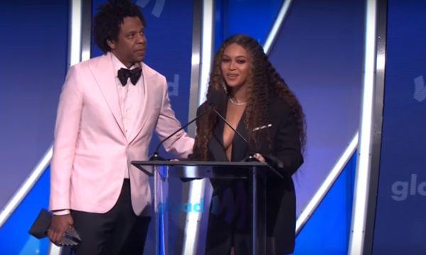 Beyoncé e Jay-Z fazem discurso EMOCIONANTE e homenageiam familiares ao receberem prêmio por apoio à comunidade LGBTQ; assista