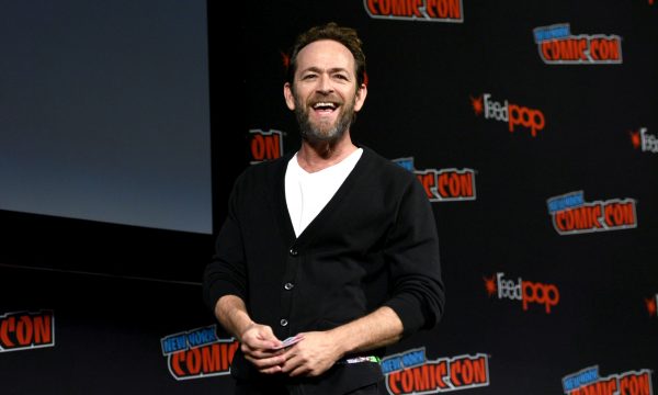 Família de Luke Perry teria desligado aparelhos que o mantinham vivo, diz site; filho do ator fala sobre a morte do pai pela primeira vez