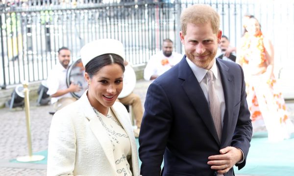 Harry e Meghan fazem proibição e causam transtorno a funcionários, que ficam tristes e respondem com apelido para o casal, diz jornal