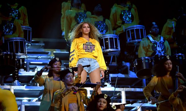 Jornal revela detalhes de novo álbum de Beyoncé e nos anima ao prometer faixas dançantes sobre empoderamento feminino!