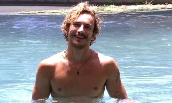 BBB 19: Alan revela ter sonhado que beijava participante que ainda está na casa, e faz pegadinha com Rízia