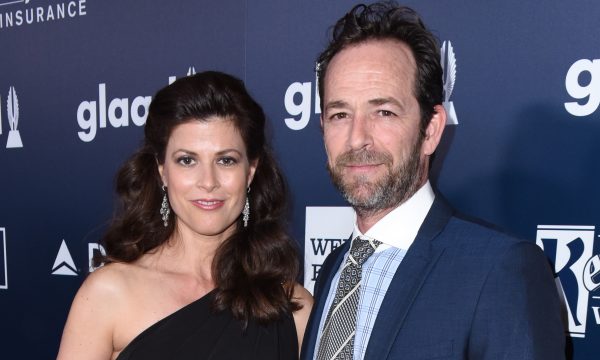 Triste! Luke Perry estava de casamento marcado para agosto; Certidão de óbito confirma causa da morte do ator