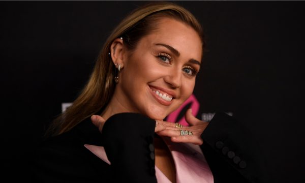 “Party In The U.S.A.”! Miley Cyrus curte noite maluca em Malibu, grava tudo e ganha dança sensual de stripper; confira!