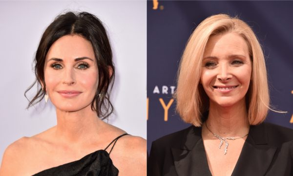 Sincerona! Lisa Kudrow fica chocada com foto antiga de Courteney Cox: “Essa é você?!”