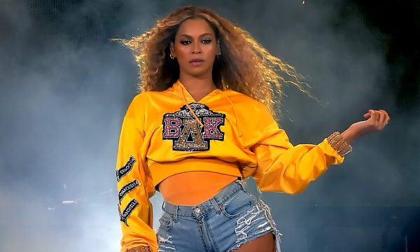 OMG! Netflix faz anúncio misterioso de “Homecoming” e fãs especulam sobre documentário de Beyoncé no Coachella