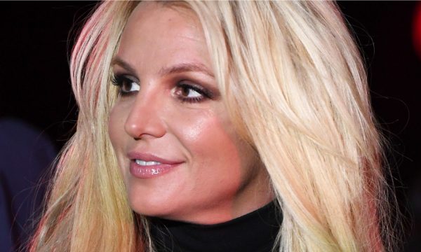 Britney Spears é flagrada saindo de clínica psiquiátrica e preocupa fãs; entenda o caso