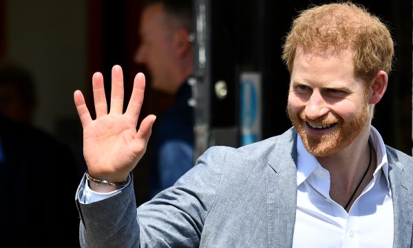 Tablóides dizem que príncipe Harry fez ‘exigência de diva’ em hotel, e amigo esclarece o que foi pedido: ‘Mal interpretado’