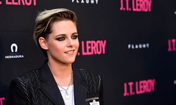 Kristen Stewart revela ter se sentido pressionada a falar sobre sexualidade após sucesso de “Crepúsculo”; confira!