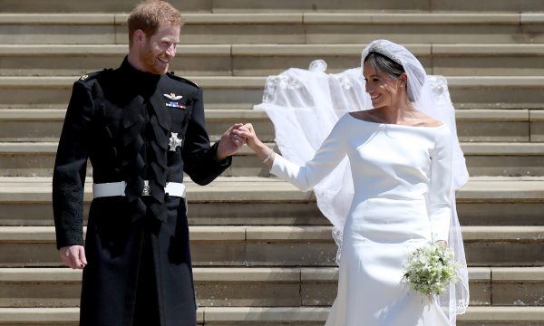 Príncipe Harry e Meghan Markle comemoram primeiro aniversário de casamento com fotos inéditas e dos bastidores do grande dia; vem ver!