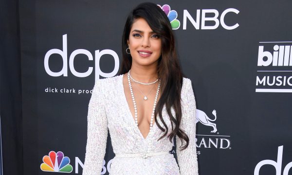 Vídeo: Priyanka Chopra desabafa sobre bullying e ofensas racistas que sofreu no ‘ensino médio’: ‘Diziam pra eu voltar para o elefante em que tinha vindo’