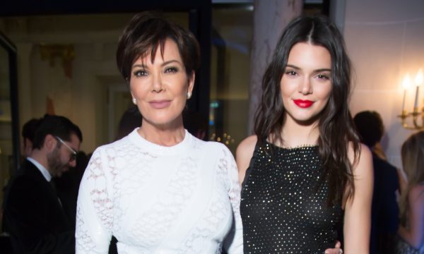 Kendall Jenner é deixada de fora da homenagem ao Dia das Mães de Kris e dá resposta debochada