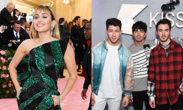 Ousada! Miley Cyrus questiona Jonas Brothers sobre anel da castidade: “Foi bom tirar?”