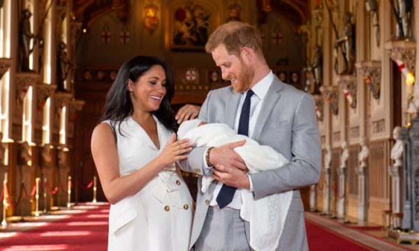 Príncipe Harry e Meghan Markle quebram outra tradição real com carrinho de bebê de Archie; saiba os detalhes