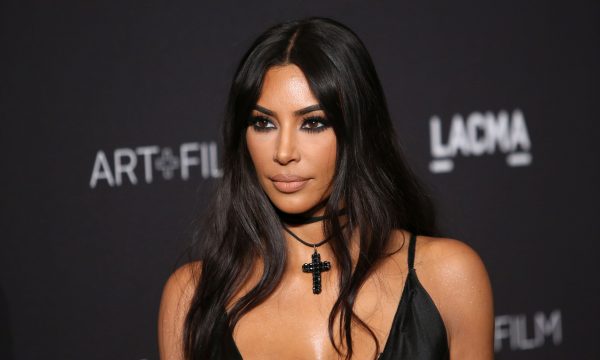 Mãe de vítima se revolta por Kim Kardashian tentar libertar homem condenado por matar seu filho: ‘Está apoiando um estuprador e um assassino’