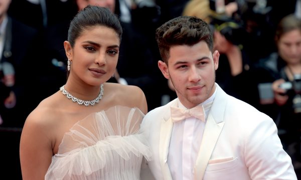 Priyanka Chopra responde a notícia de que teria dado o golpe em Nick Jonas e detona críticas sobre exposição excessiva do casamento