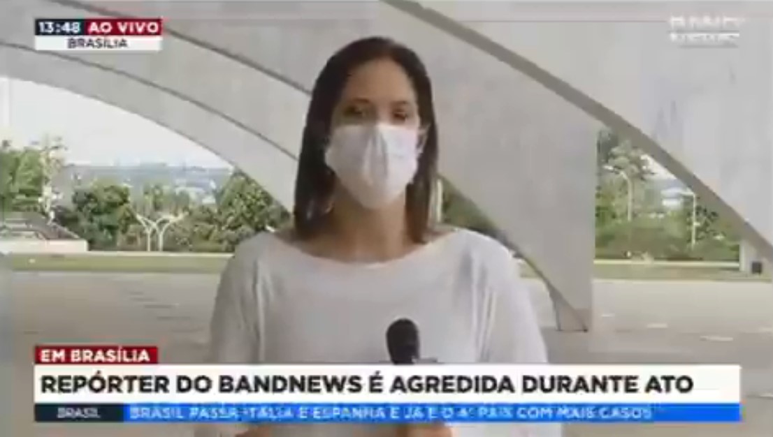 Vídeo Repórter da Band é agredida por manifestante durante cobertura