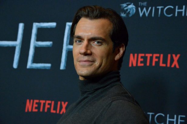 Caras  Henry Cavill apresenta a nova namorada