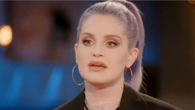 Kelly Osbourne fala sobre o uso de drogas aos 13 anos e recaída no período de pandemia (Foto: Reprodução Facebook Watch)