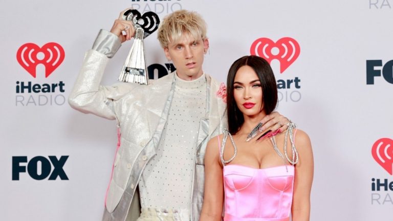 Megan Fox assumiu o relacionamento com o cantor Machine Gun Kelly em junho de 2020. (Foto: Getty)