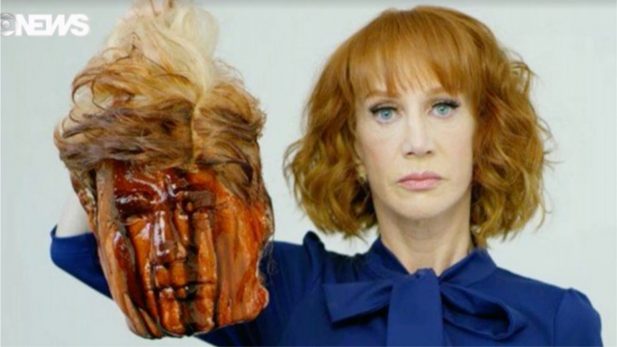 Kathy Griffin perdeu o emprego ao publicar foto com cabeça de Donald Trump. (Foto: Reprodução/GloboNews)