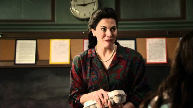 Senhorita Morello, em "Todo Mundo Odeia o Chris". (Foto: Reprodução/CW)