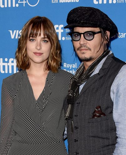 Dakota Johnson e Johnny Depp contracenaram juntos em "Aliança do Crime", de 2015. (Foto: Getty)