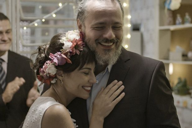 Lara se casou com Mateus após a suposta morte de Christian. (Foto: Divulgação/Globo)