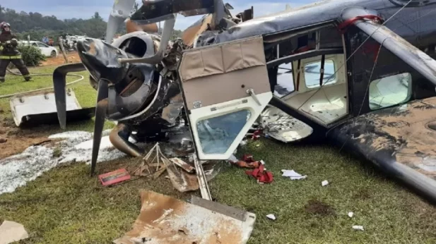 Queda de avião feriu 12 passageiros. (Foto: Divulgação/Bombeiros)