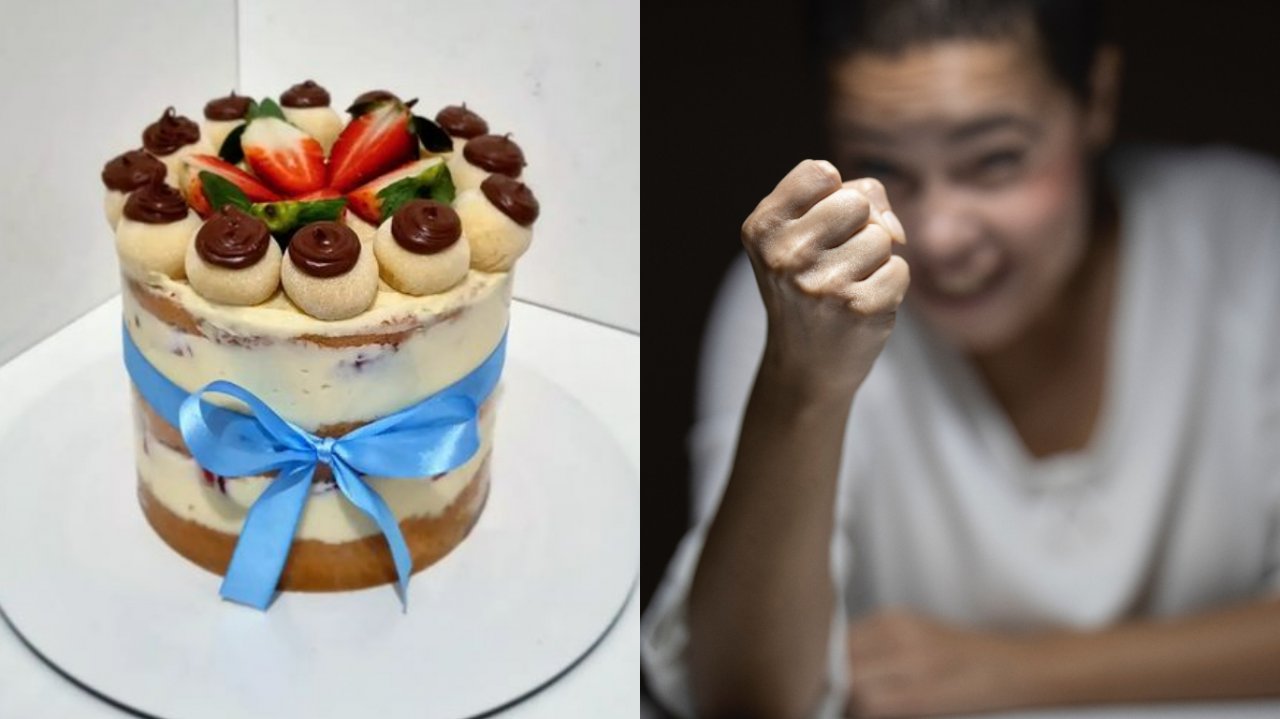 Mensagem de feliz aniversário com bolo realista