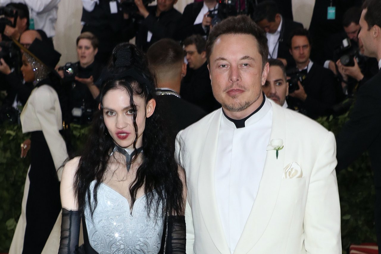 Grimes processa Elon Musk após acusação sobre filho do ex-casal, diz site