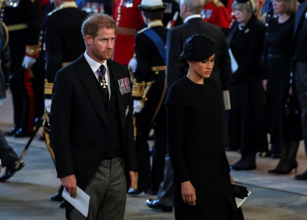 The Coffin Carrying Queen Elizabeth Ii Is Transferred From Buckingham Palace To The Palace Of Westminster