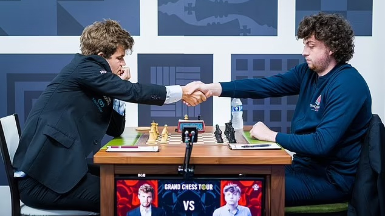 Campeão mundial de xadrez alega que rival trapaceou mais do que