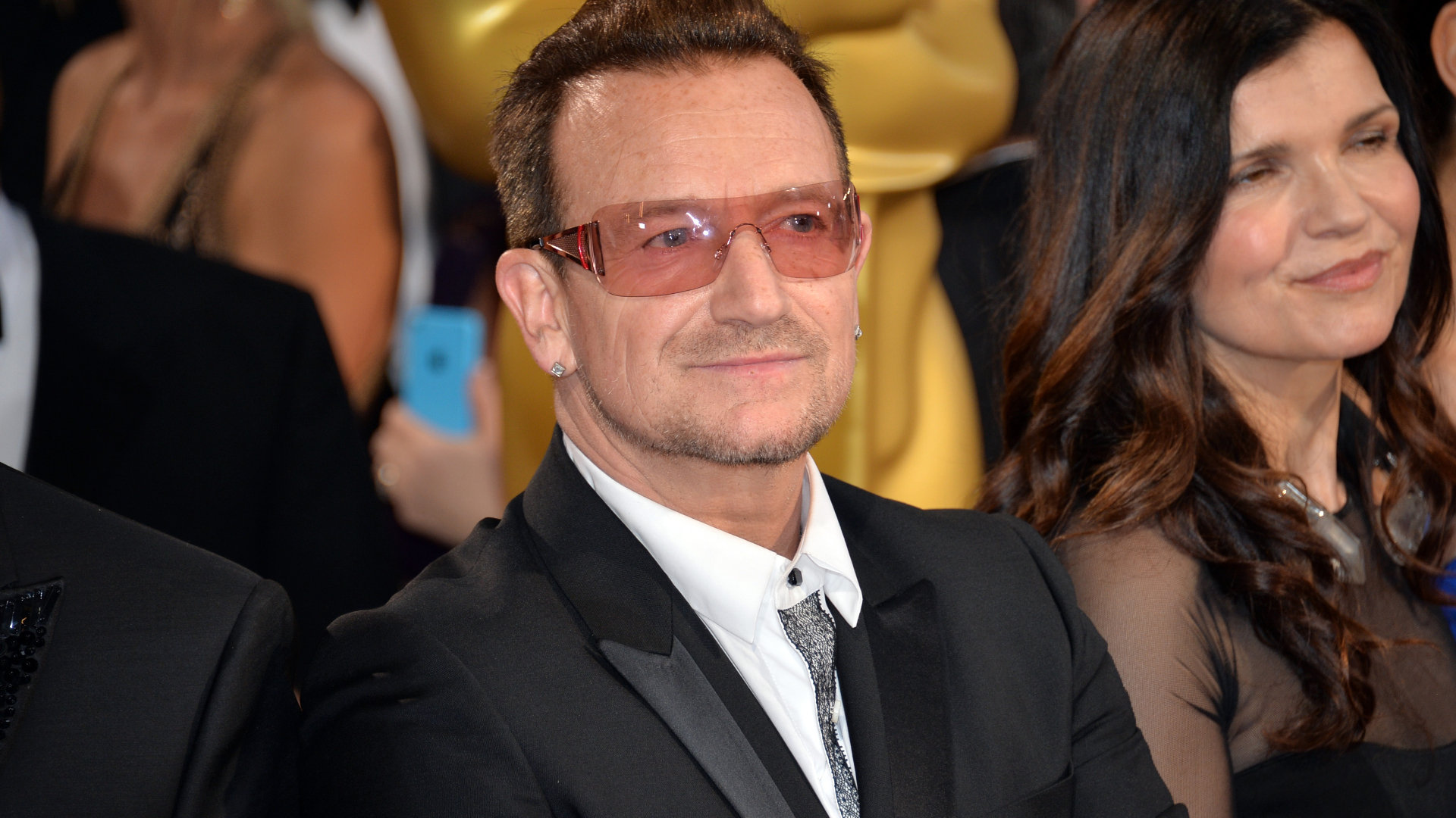 Bono Vox surpreende ao revelar que irmão é fruto de traição do pai com a tia: “Tudo mantido em segredo”