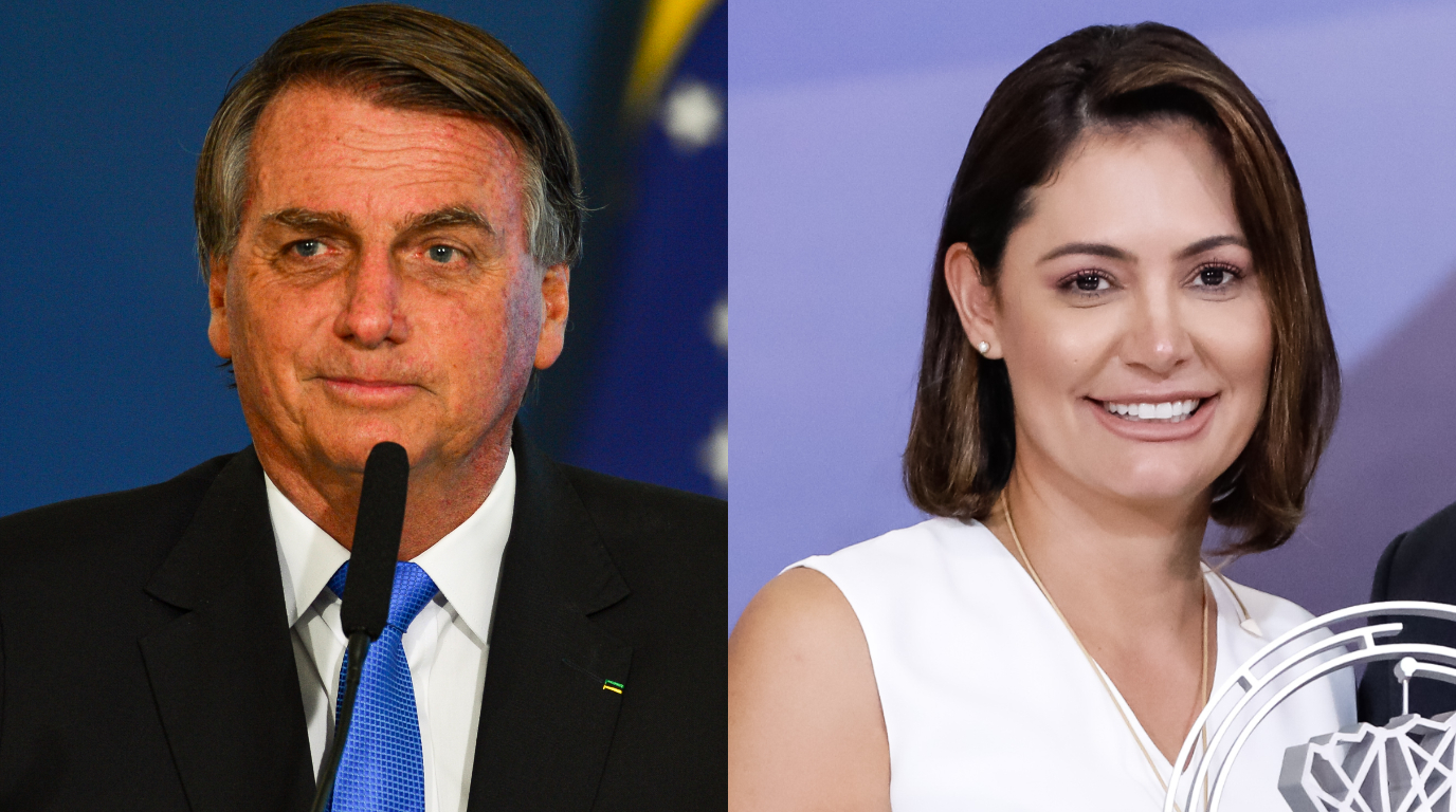 Michelle se esquece de Carlos Bolsonaro, e internet cobra