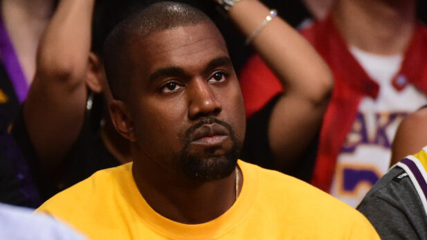 Kanye West pagou por um acordo à funcionário que o acusa de antissemitismo (Foto: Getty)