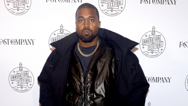 Kanye West teria demitido funcionário da Yeezy por ouvir música de Drake: “O puro caos”